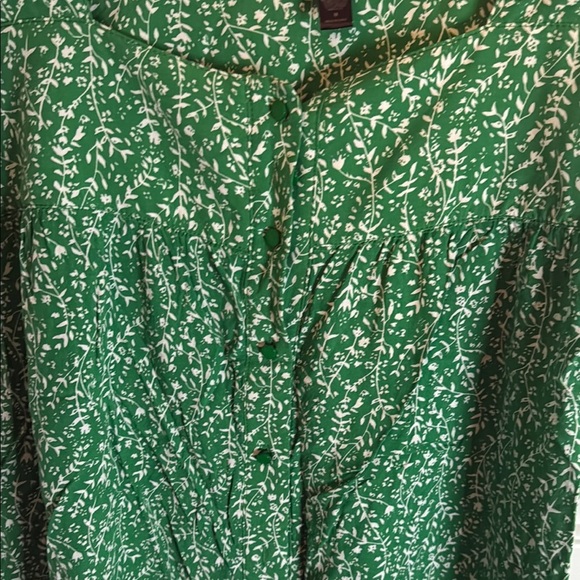 Mackenzie & James Green Floral Women's Button Down Sleeveless Flowy Top - Picture 3 of 8